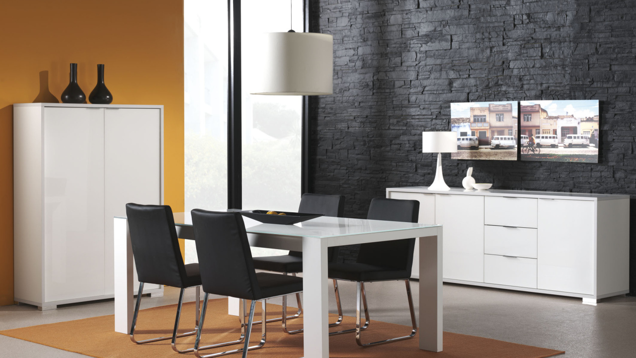 Черная стена в столовой