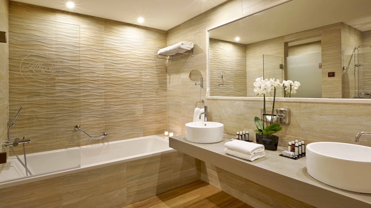 Светлая ванная комната