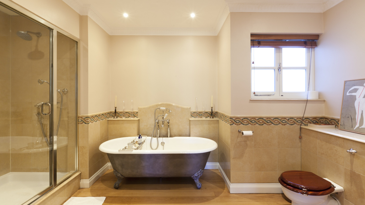 Яркое освещение в ванной