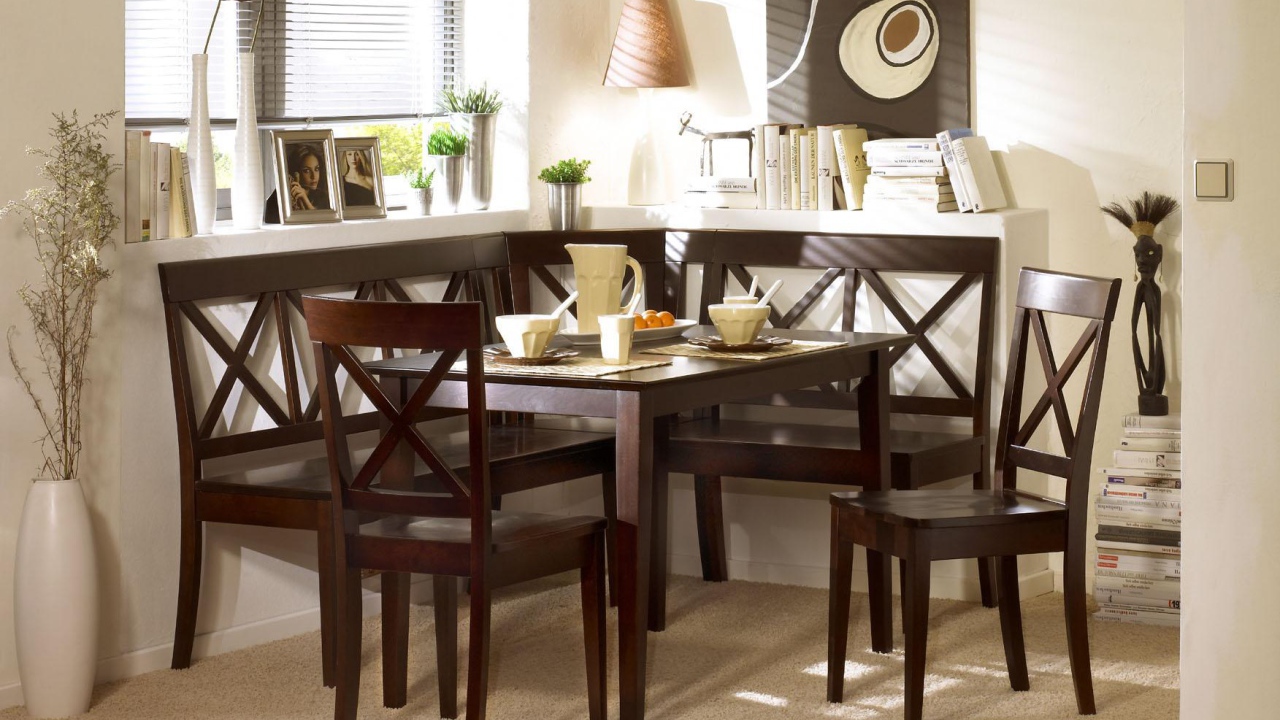 Столовая с уголком