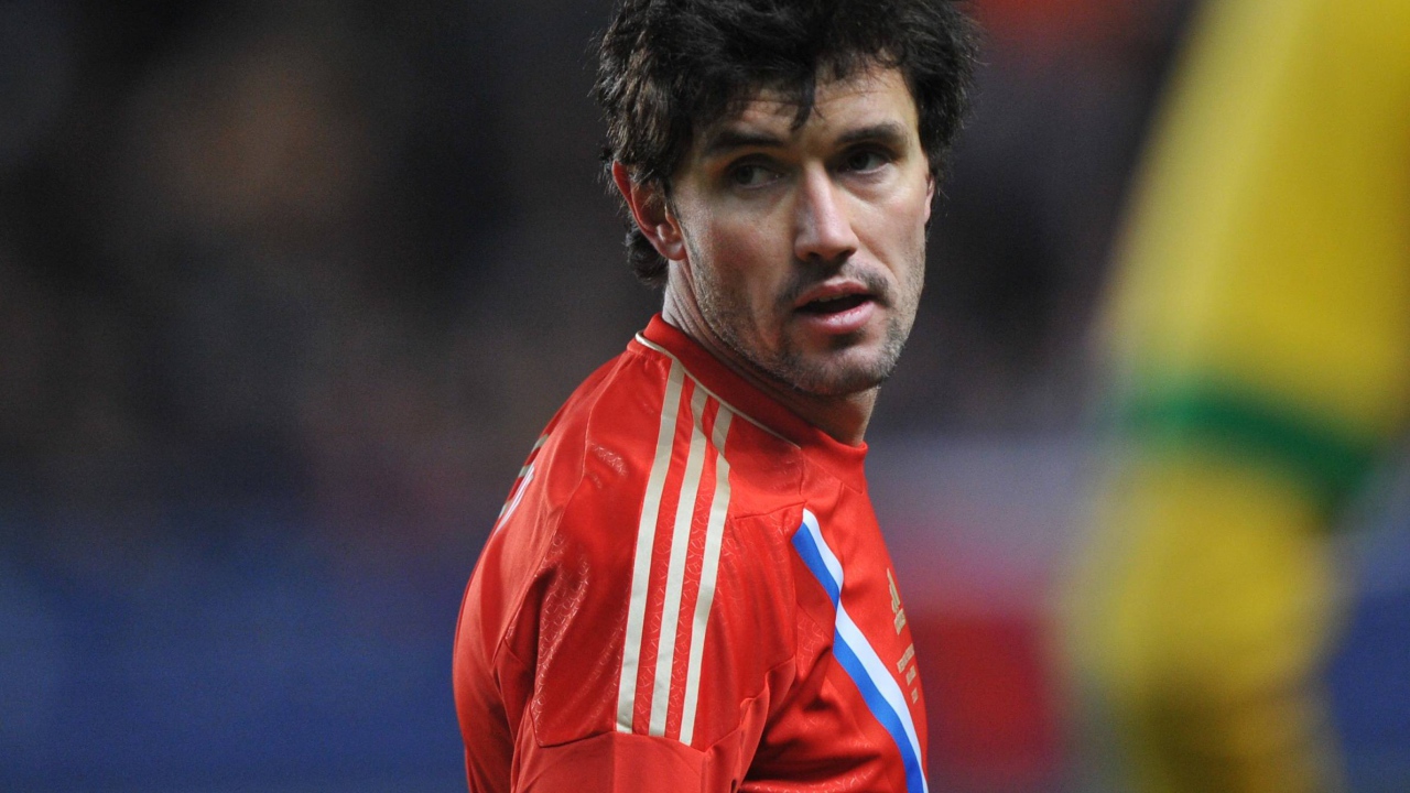 Полузащитник Динамо Юрий Жирков на поле