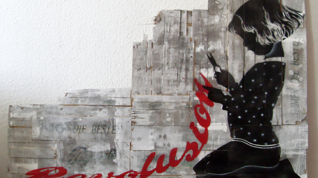 Граффити, девочка с ножницами