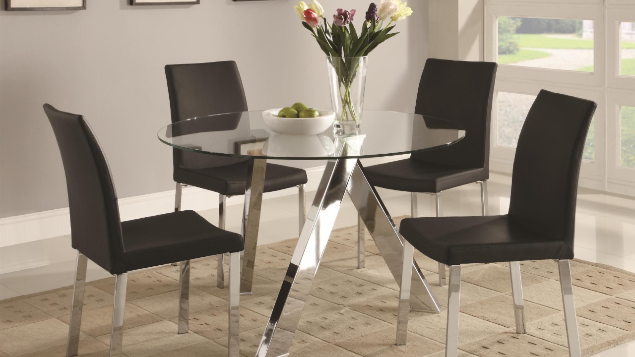 Серые стены в столовой