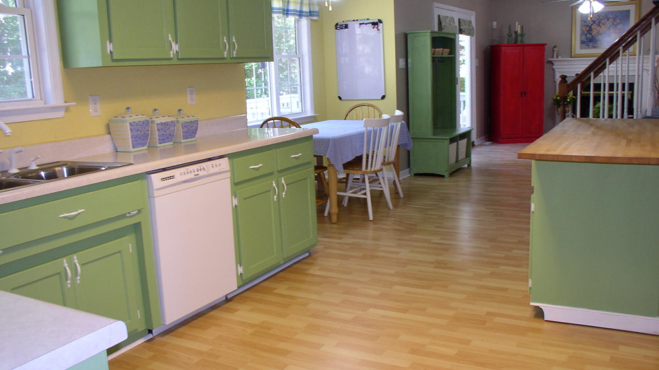 Зеленые тона в оформлении кухни