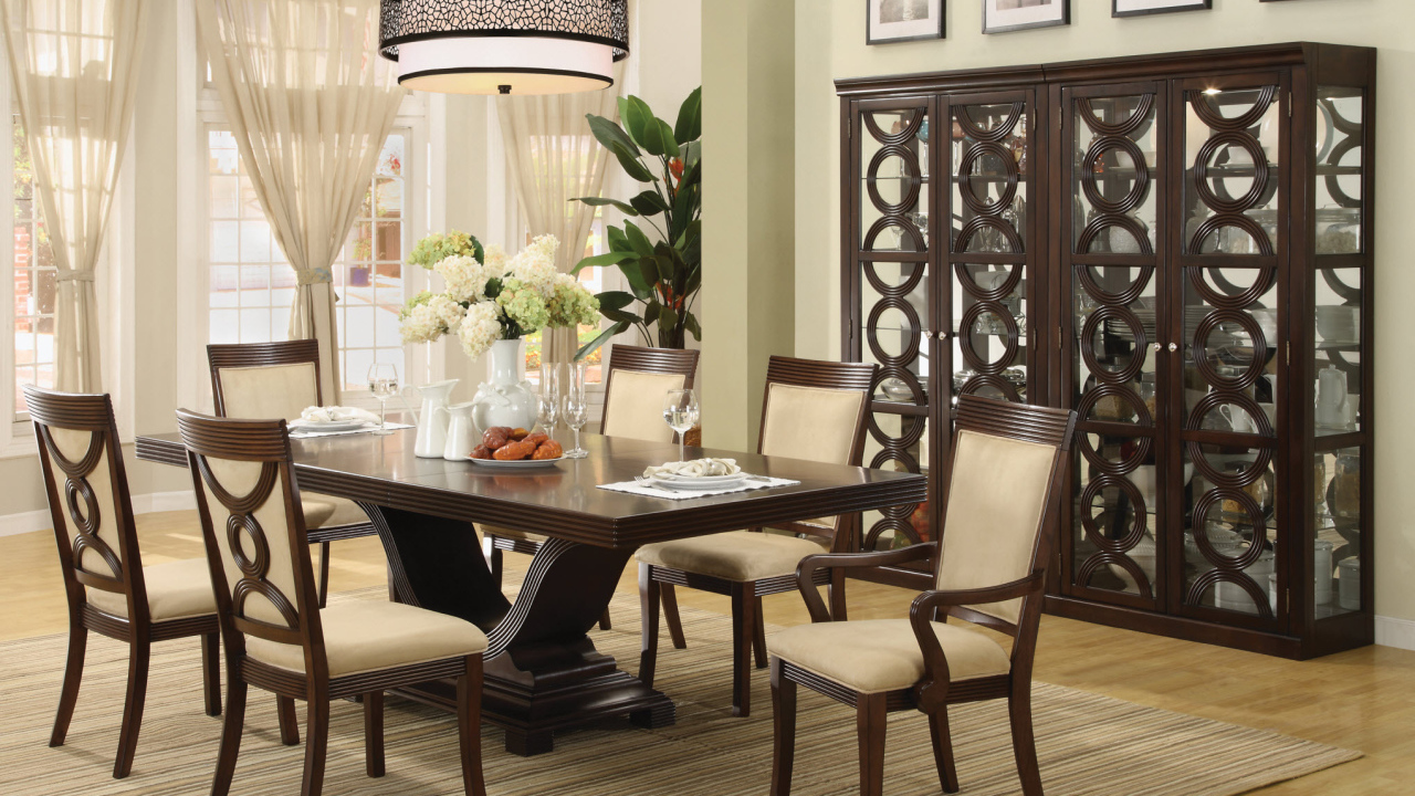 Домашняя уютная столовая