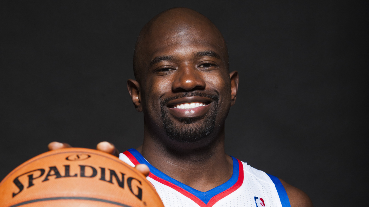 Джейсон Ричардсон с баскетбольным мячом