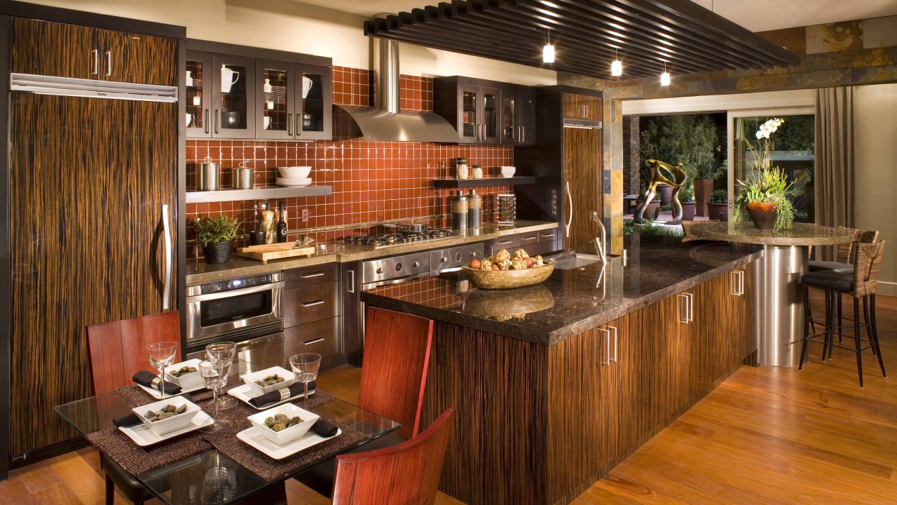 Ламинат на полу в кухне