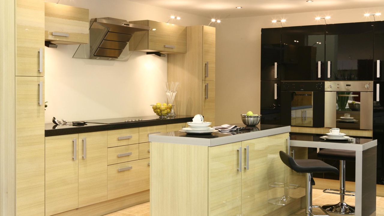 Светлая мебель на кухне