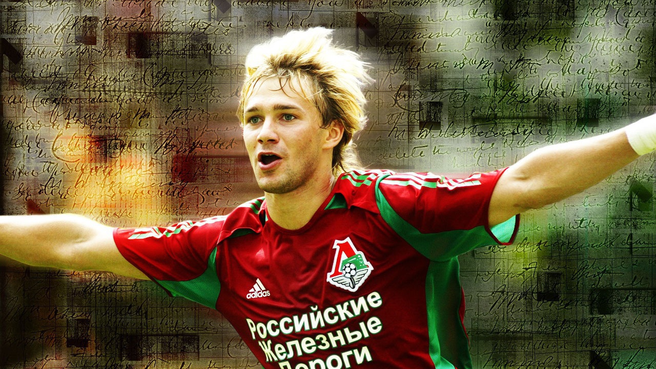 Дмитрий Сычев нападающий Локомотива на фоне писем
