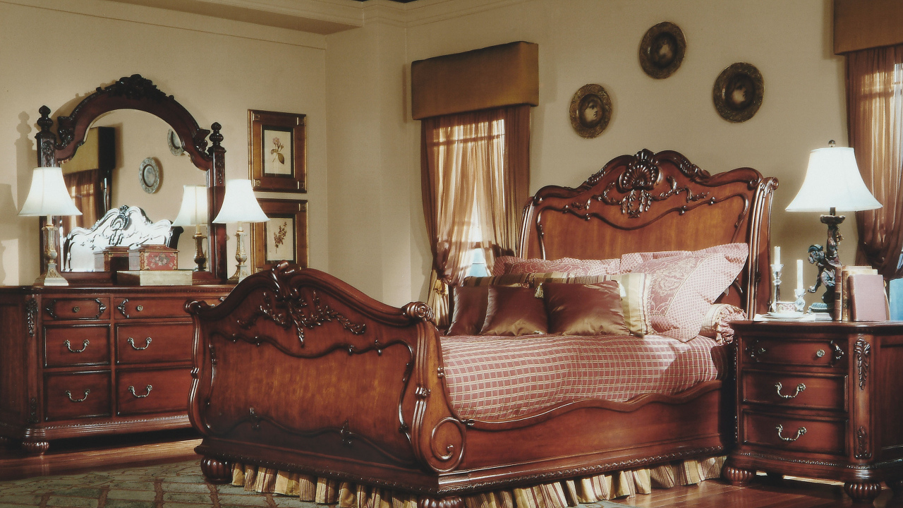 Роскошная кровать в спальне