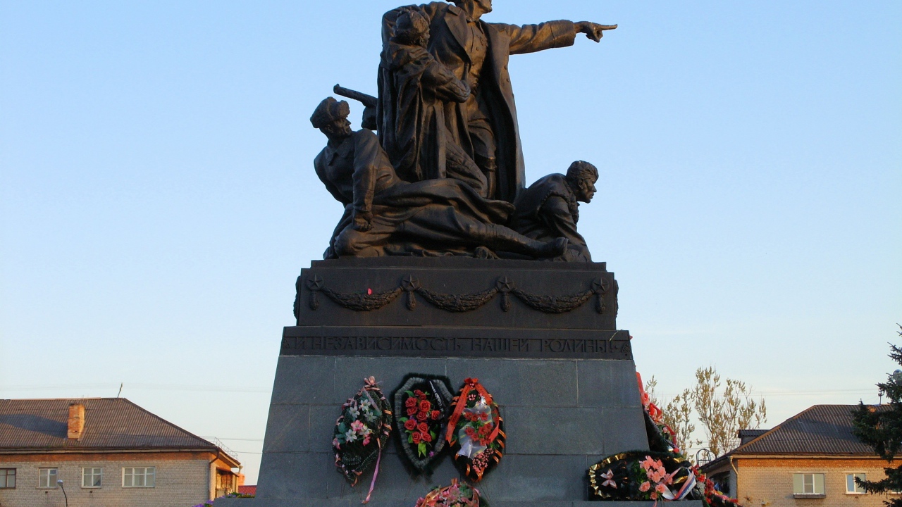 Памятник Ефремову М.Г. Днепропетровск