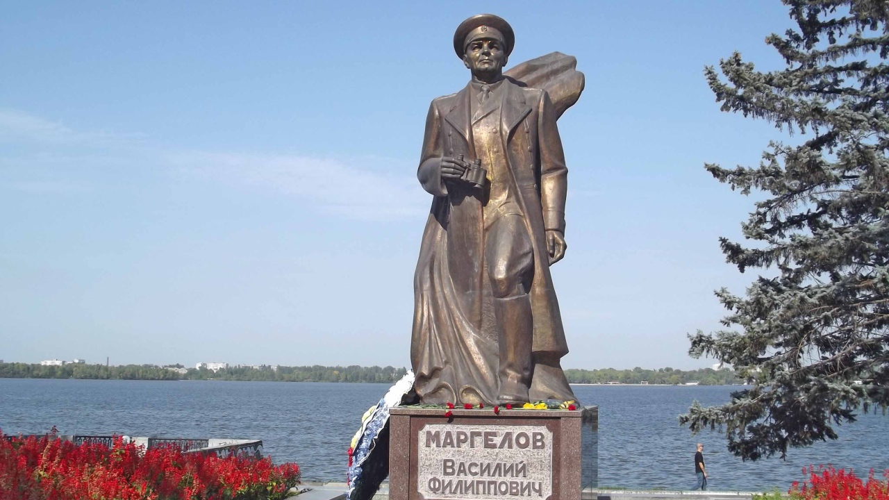 Памятник Василию Маргелову Днепропетровск