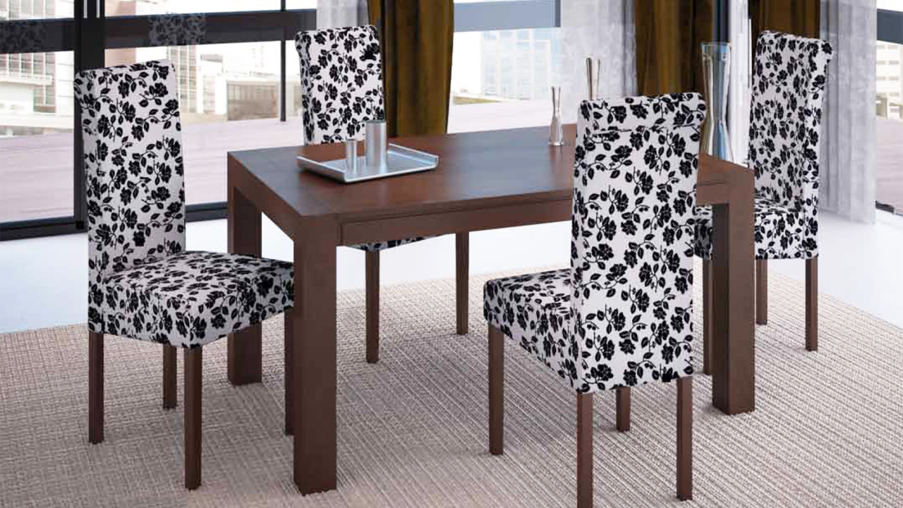 Пестрая мебель в столовой