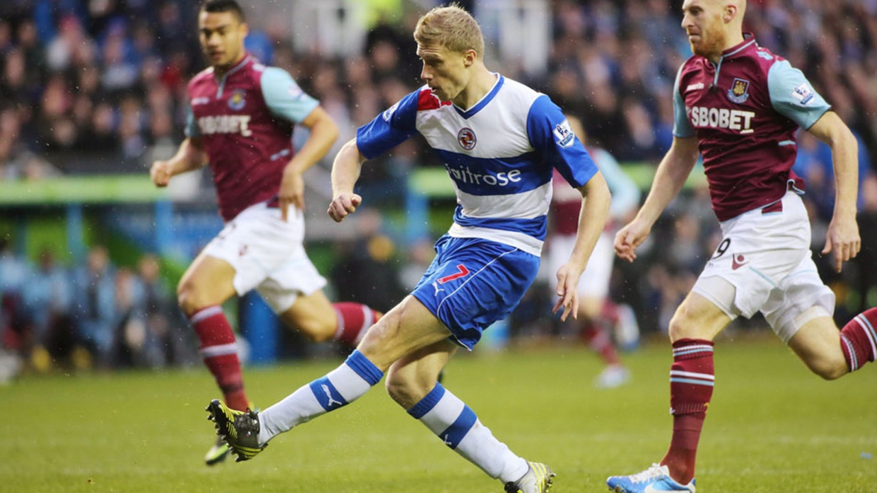 Павел Погребняк игрок сборной России с соперниками