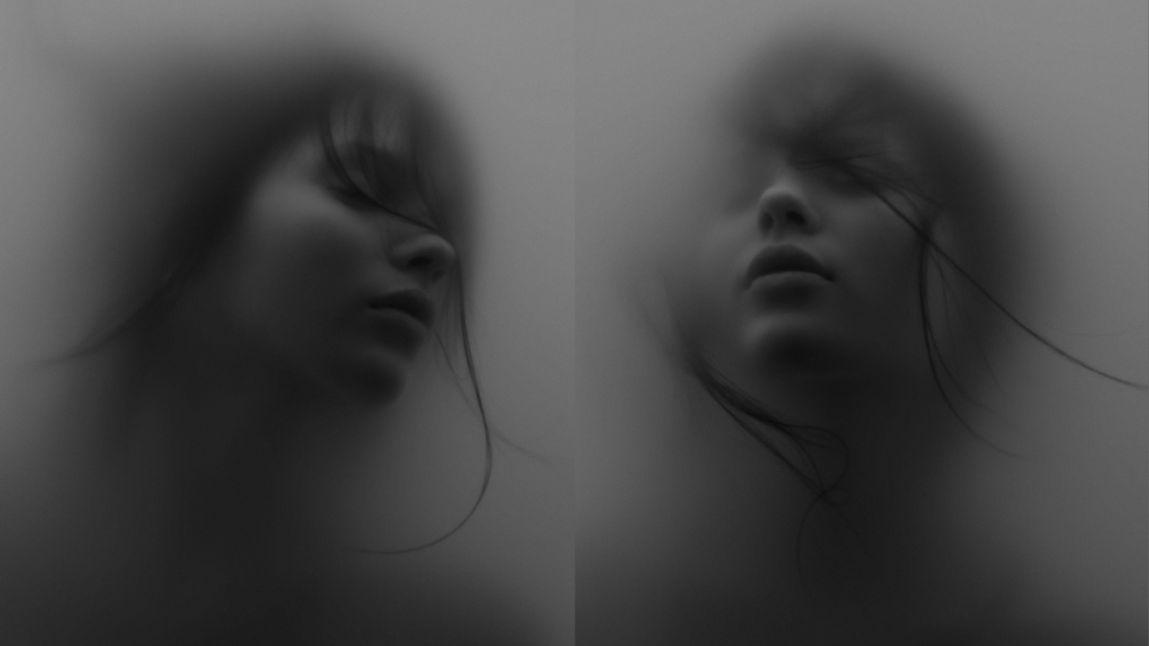 Фотография девушки в тумане
