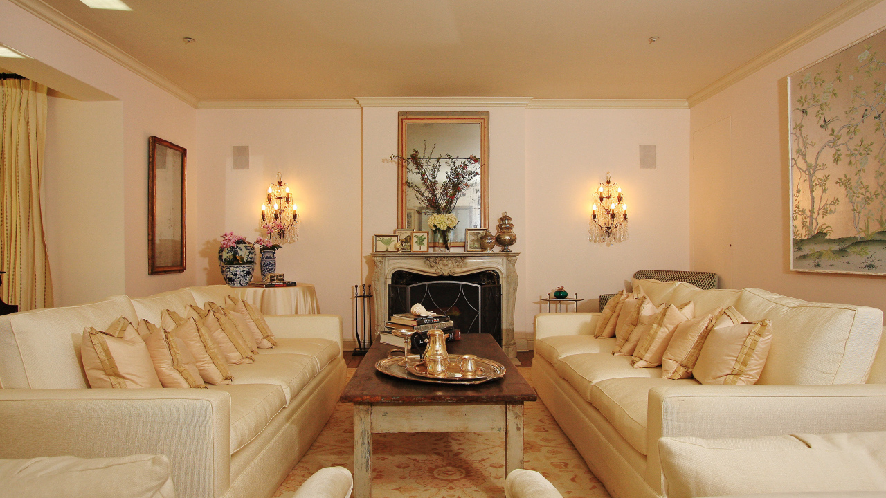 Роскошные диваны в гостиной