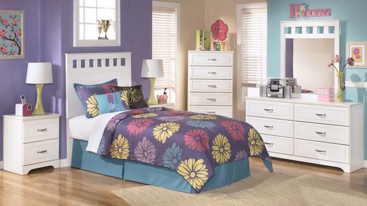 Сиреневый и голубой тона в оформлении детской