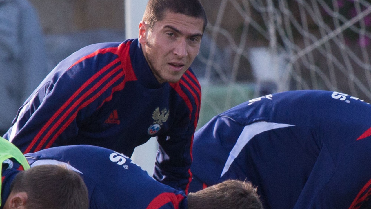 Russian midfielder Alexei Ionov in training