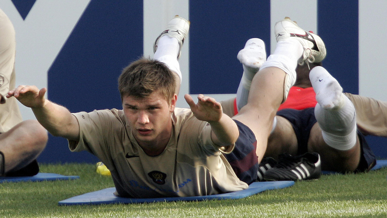 Игрок сборной России Марат Измайлов на тренировке