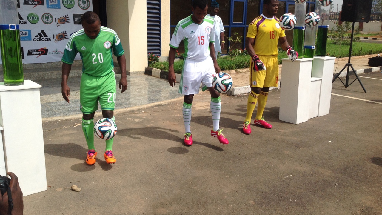 Шоу игроков сборной Нигерии на Чемпионате мира по футболу в Бразилии 2014