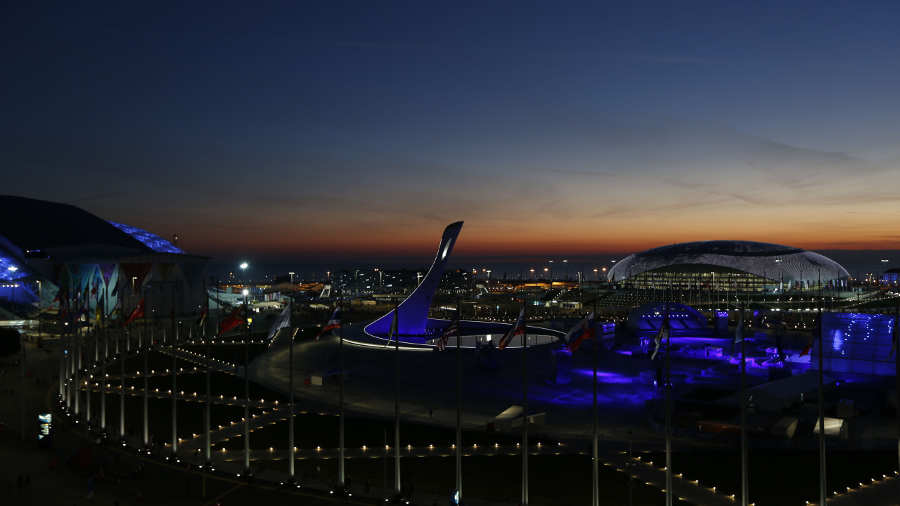 Стадионы на фоне заката на открытии Олимпиады в Сочи