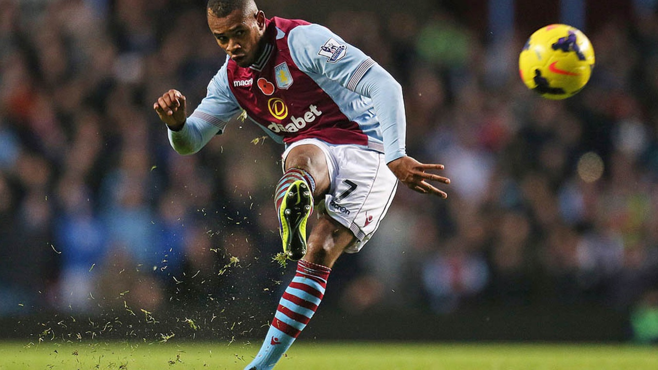 Известная футбольная команда Астон Вилла