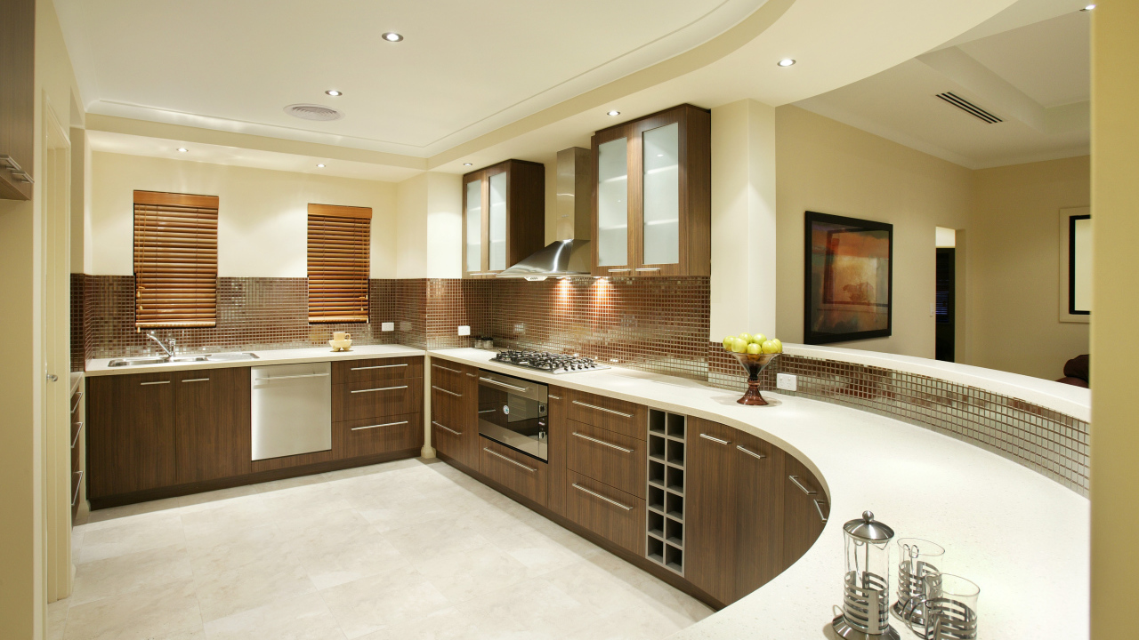 Очень большая кухня