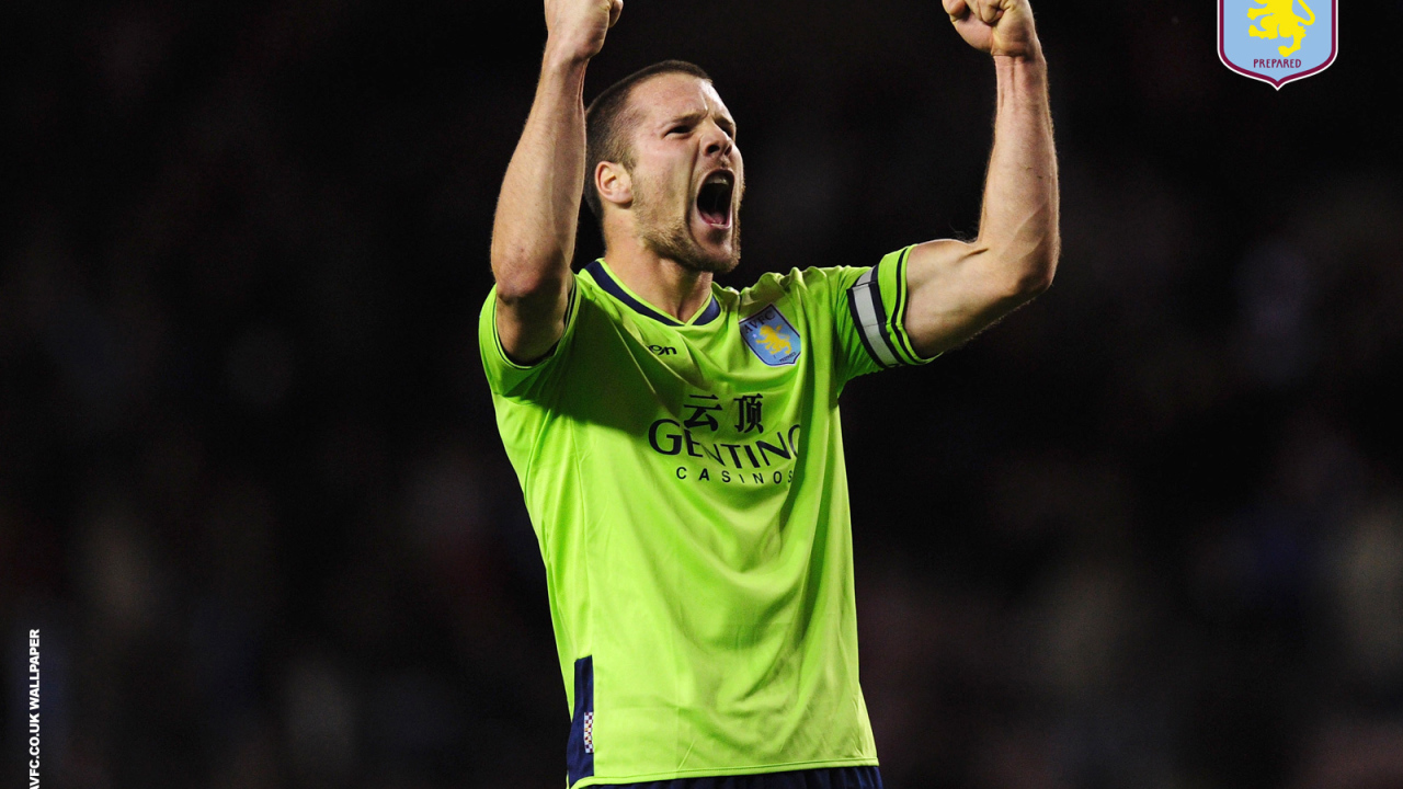 Известная футбольная команда Англии Астон Вилла