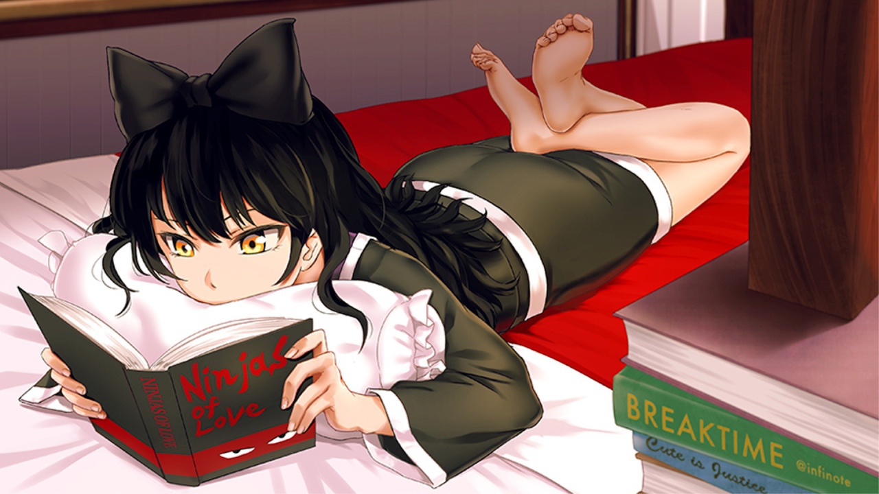 Девушка читает книгу в аниме RWBY