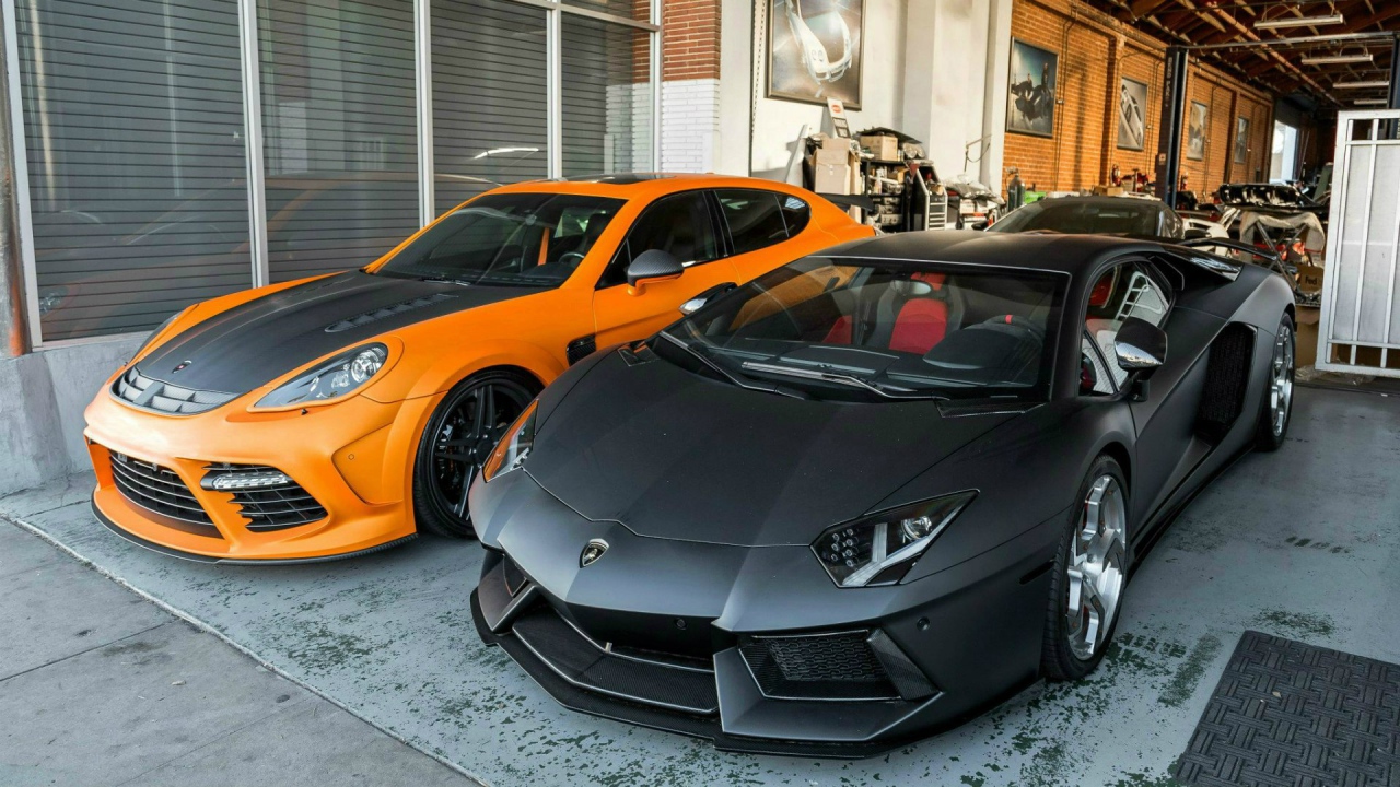 Автомобили Porsche Panamera и Lamborghini Aventador