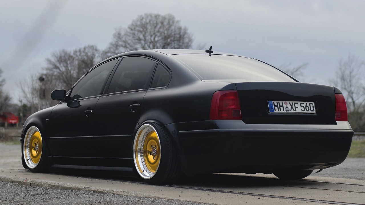 Золотые диски на автомобиле