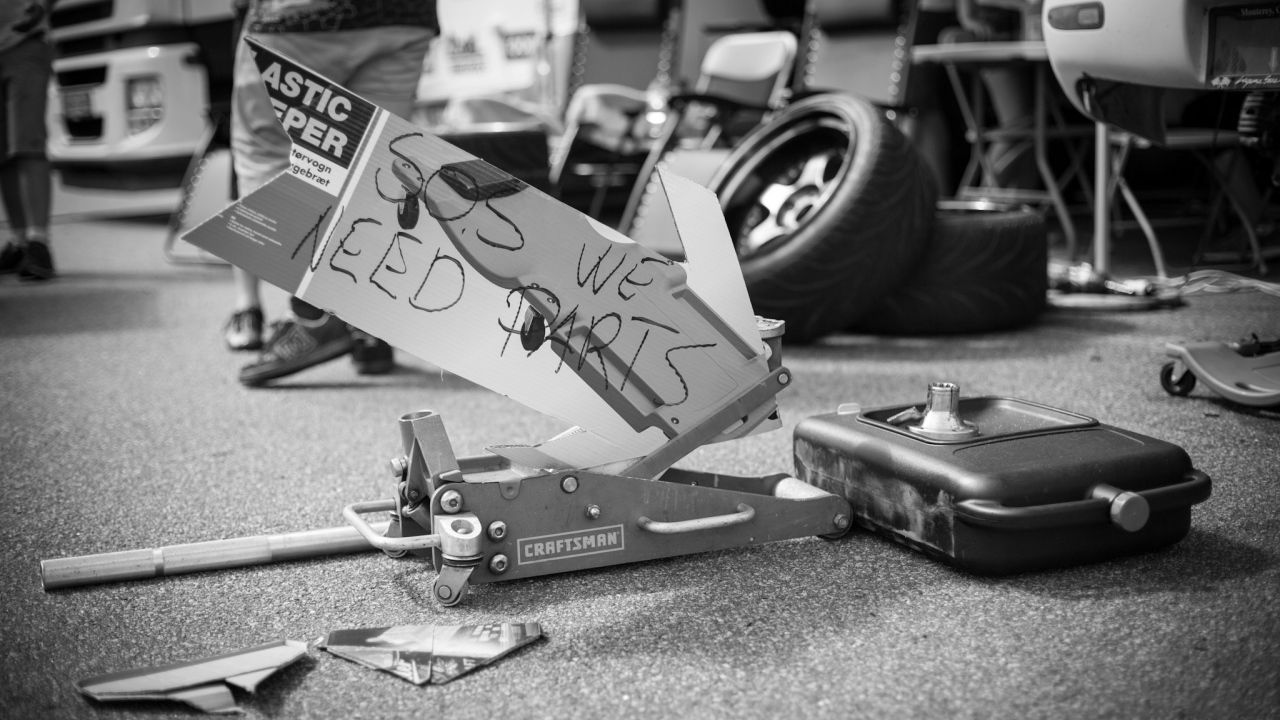 В автомастерской закончились запчасти