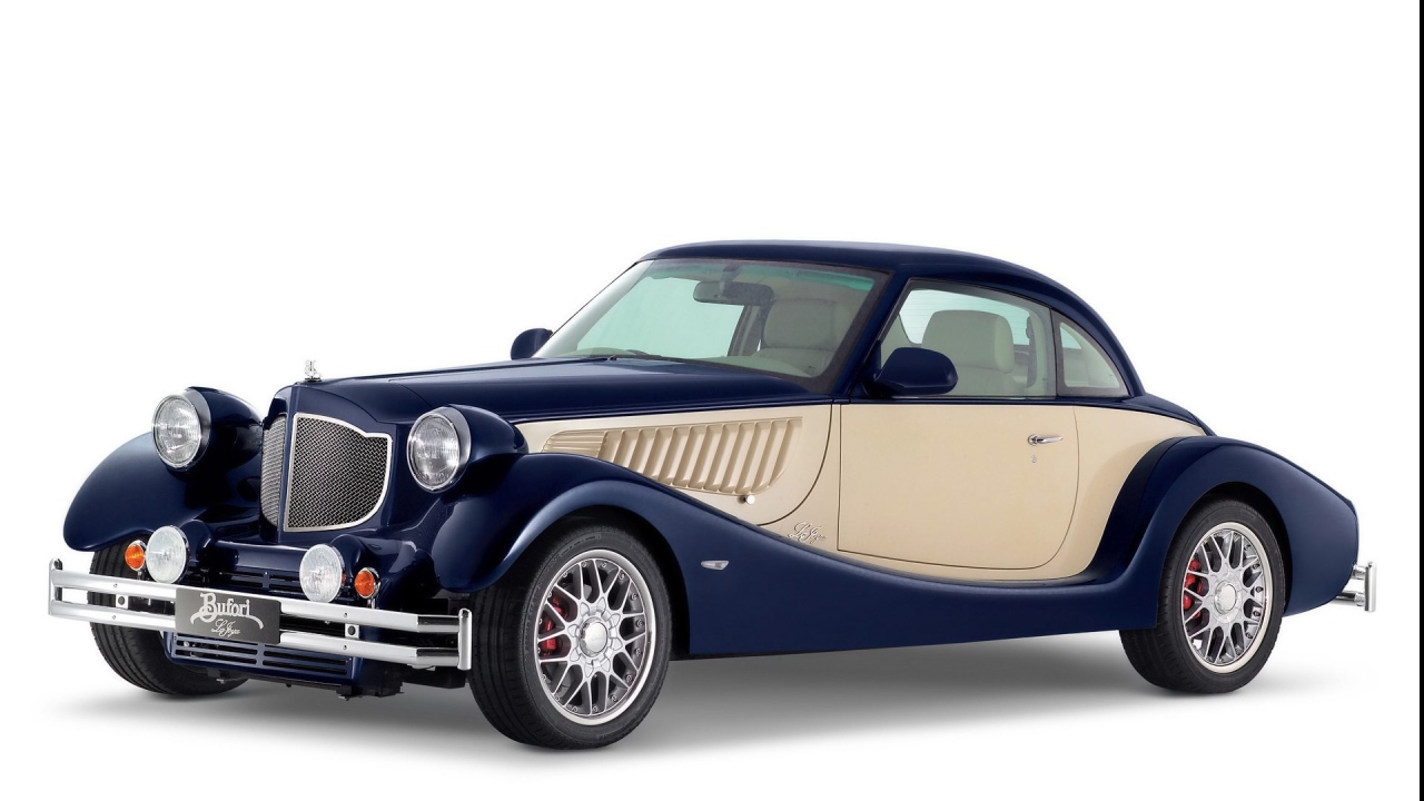 Аккуратный старый автомобиль