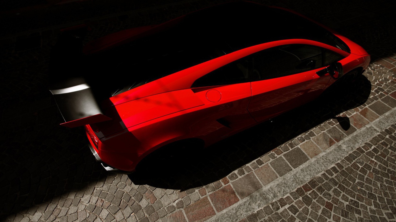 Красный стремительный Ламборгини