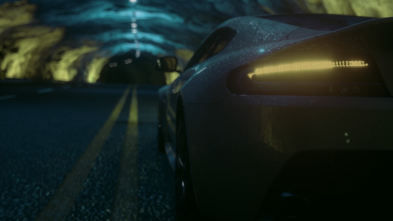 Автомобиль Aston Martin в тоннеле