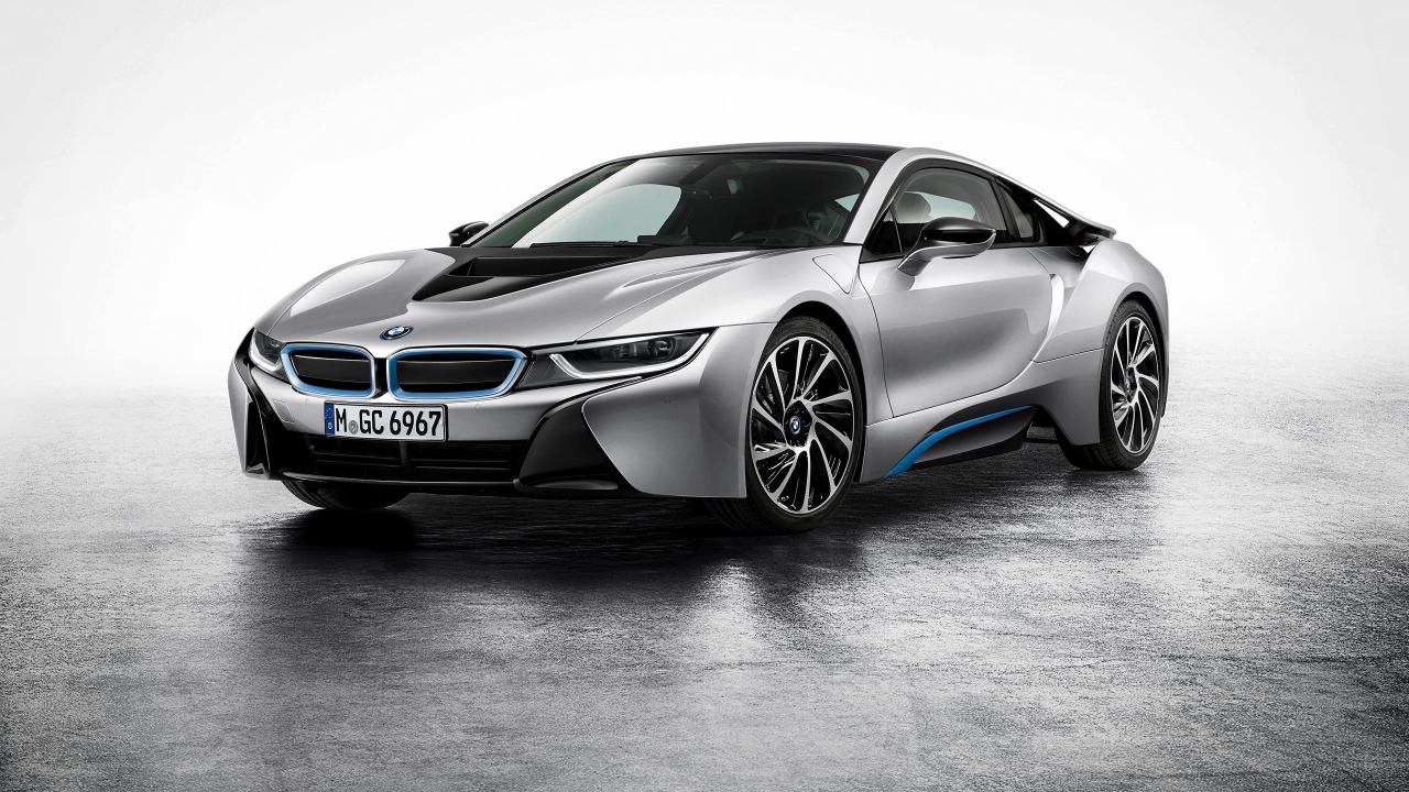 Серый автомобиль BMW i8