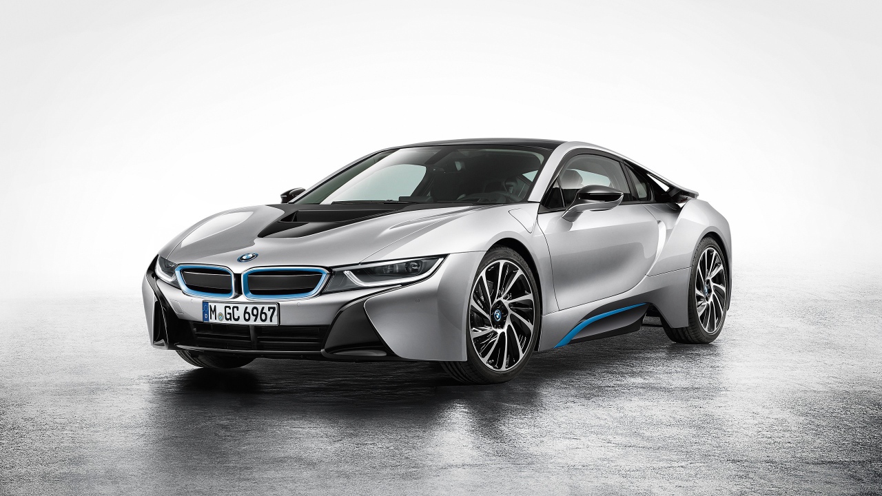 Новый серебристый BMW i8