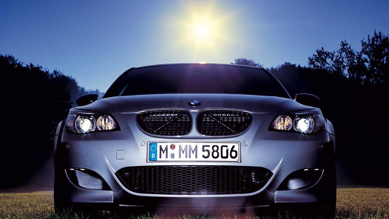 BMW на солнечной поляне