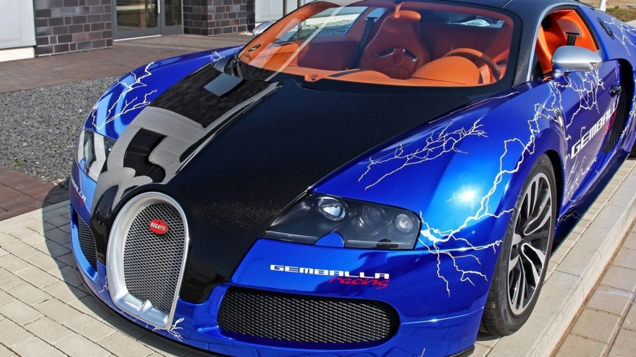 Молнии на синем Bugatti Veyron