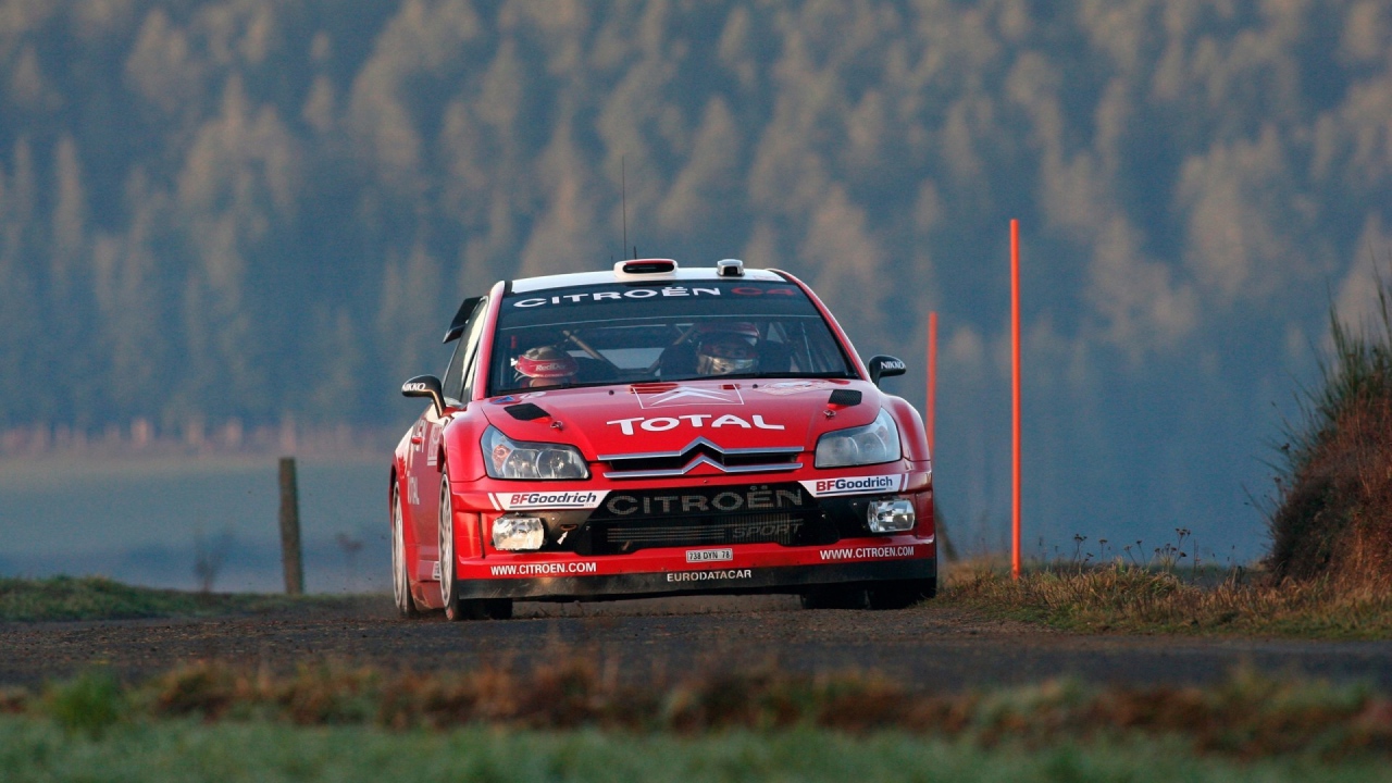 Гонщики ралли на авто Citroen C4