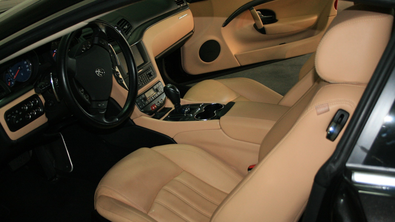 Роскошный салон автомобиля Maserati
