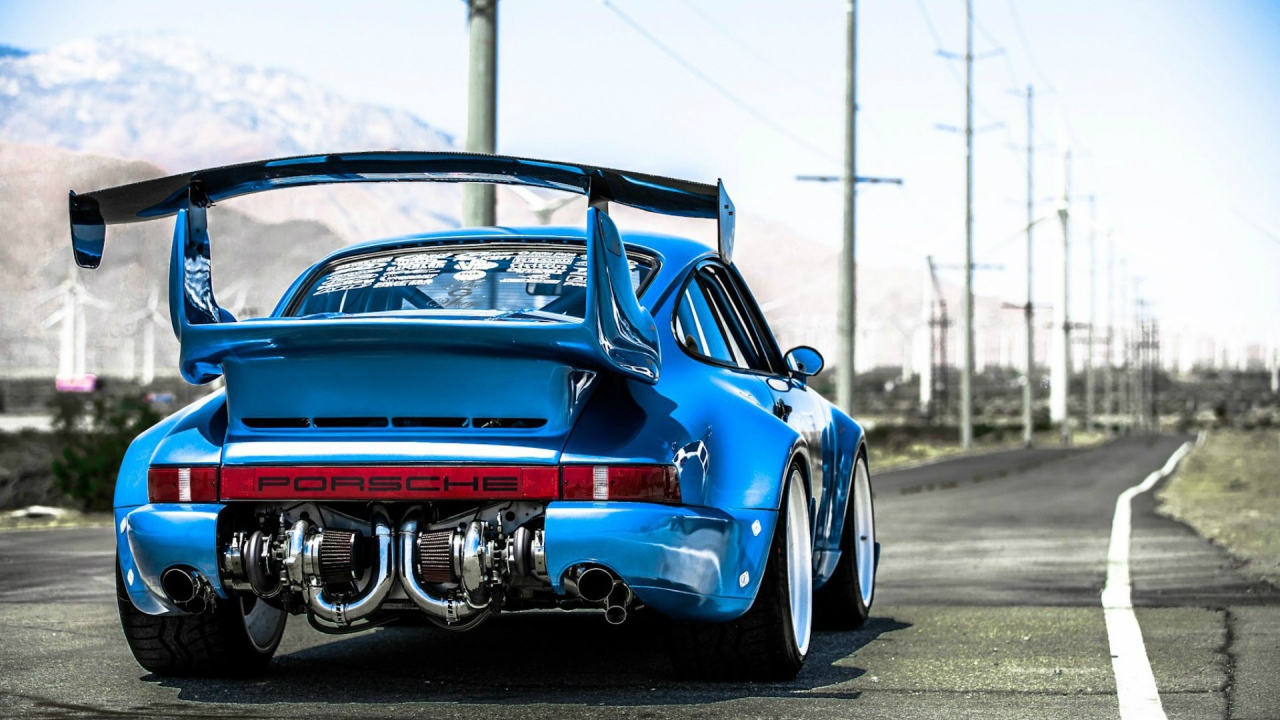 Синий спортивный Porsche 911