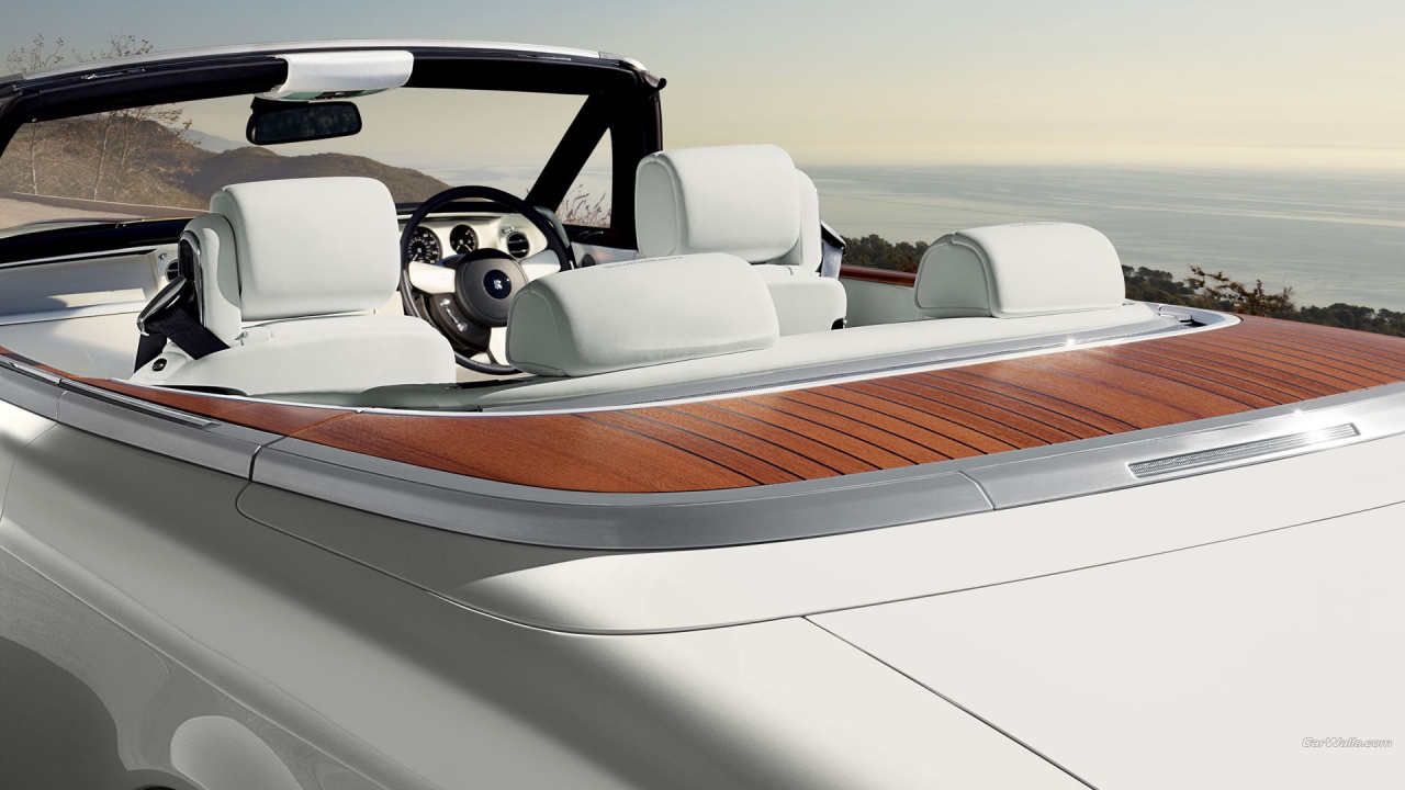 Белый салон кабриолета Rolls-Royce Phantom