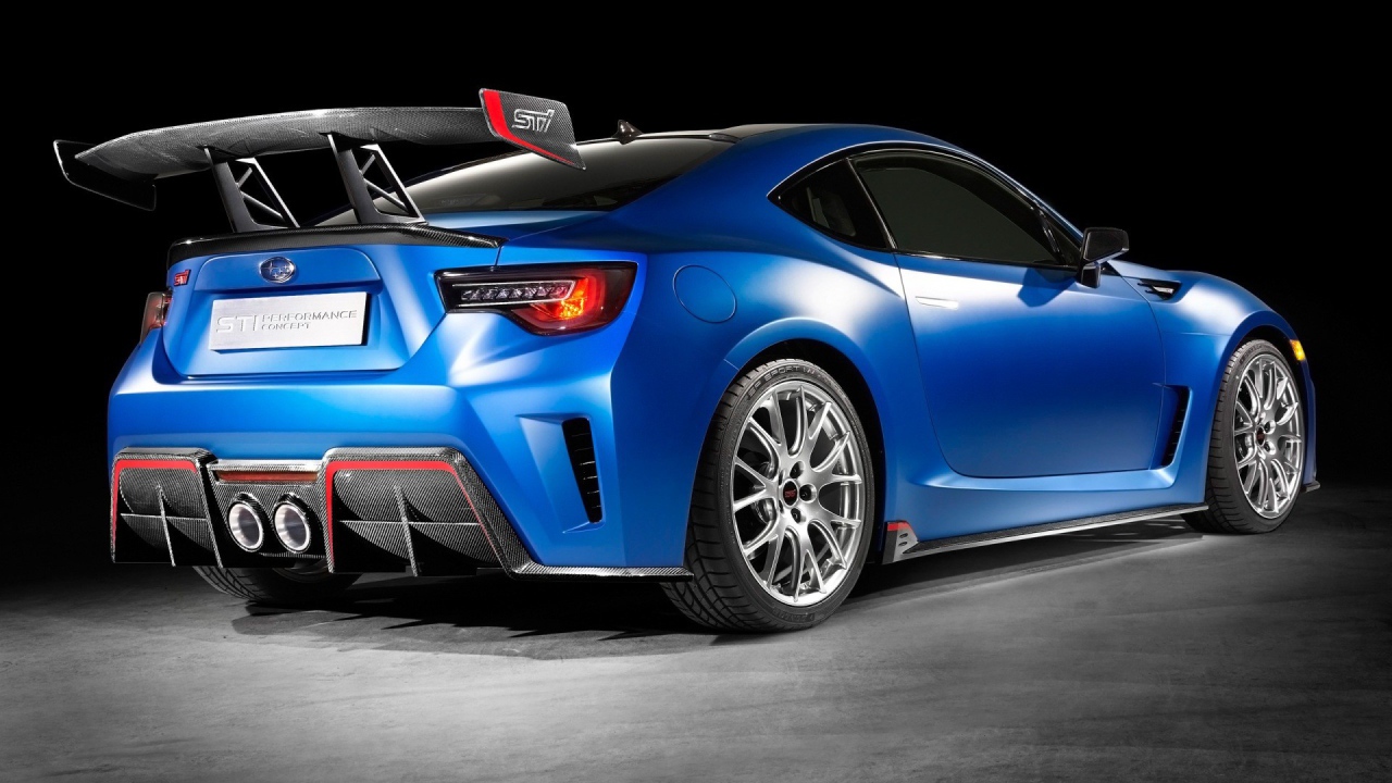 Вид сзади на голубой Subaru STI Performance