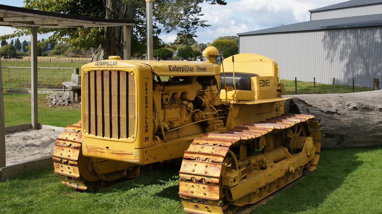 Трактор на гусеницах