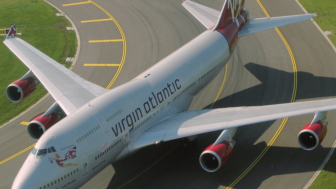 Пассажирский самолет Вирджин Атлантик