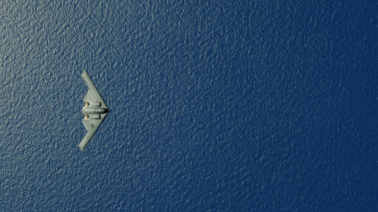 Самолет над водой