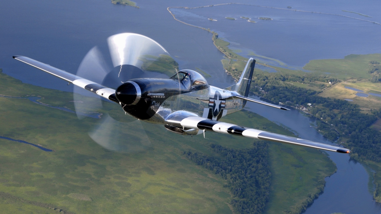 Американский самолет мустанг