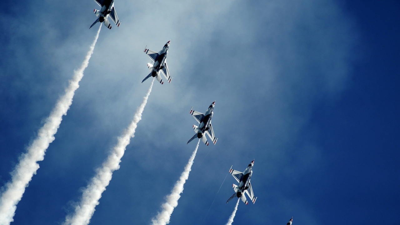 Самолеты взлетают вертикально вверх