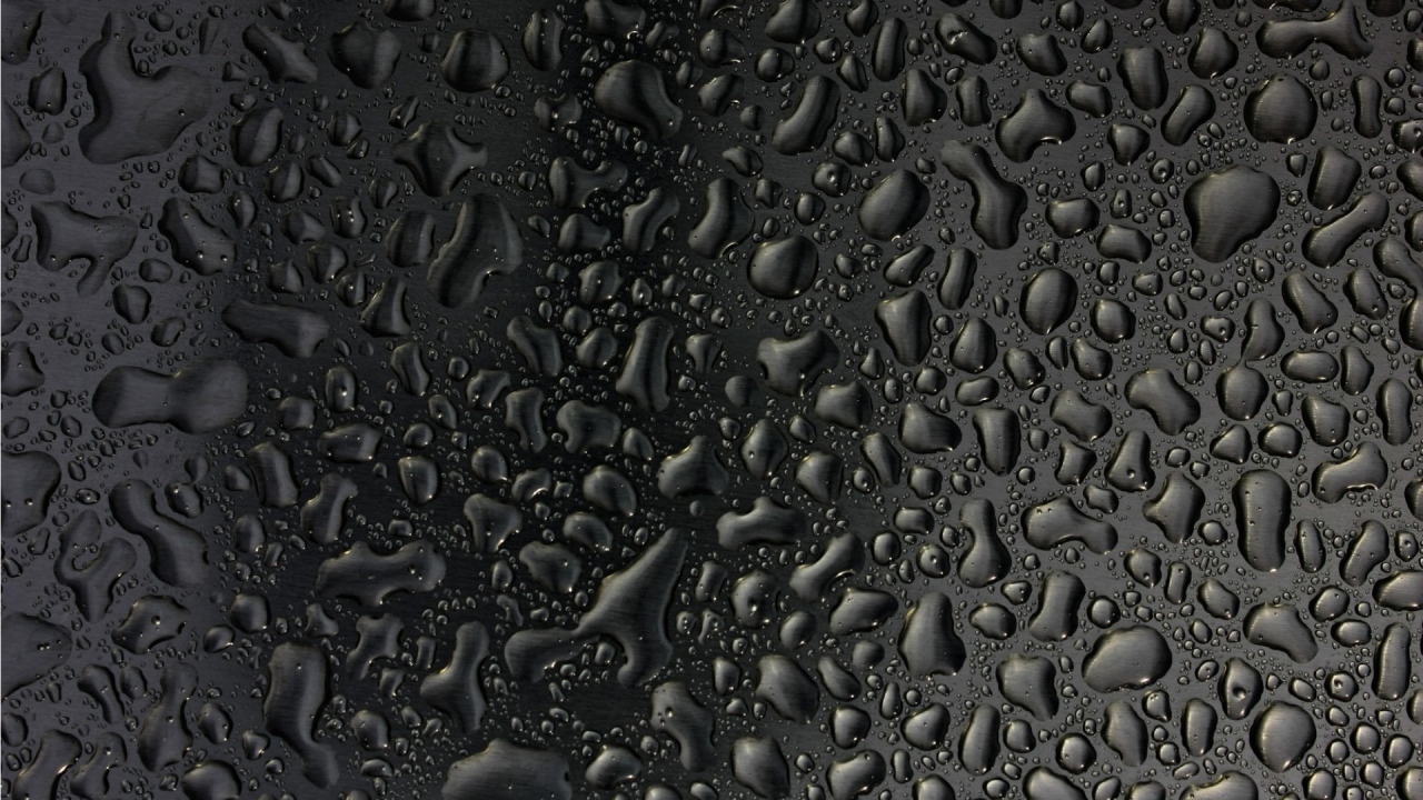 Капли конденсата, черный фон